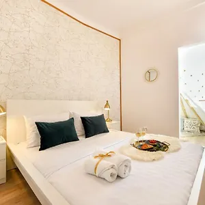 Cozy 1br Escape - With Charming Balcony Near Universitate Apartament
